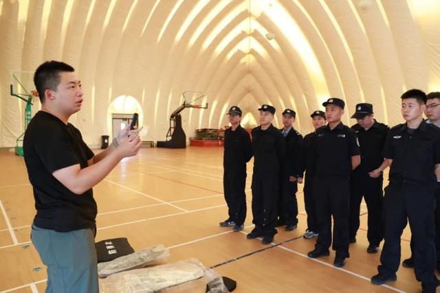 【教育训练】千山公安以练为战 开展警用装备专项培训